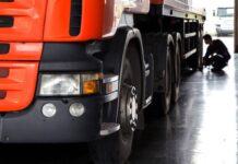 ¿Como se realizan las inspecciones de los camiones para garantizar la seguridad y el cumplimiento normativo?